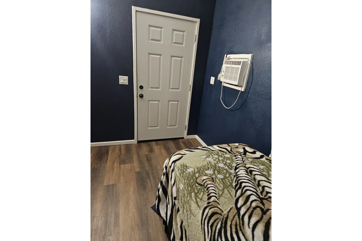 $750 : Cuarto en Perris CA image 1