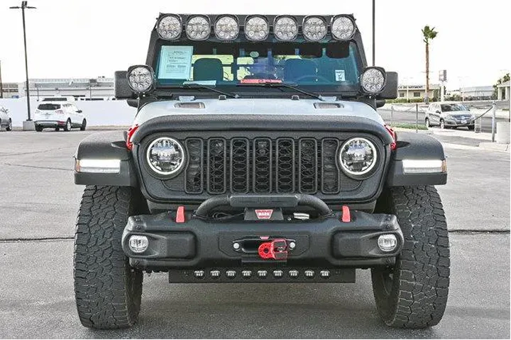 Jeep Gladiator 2024 4x4 Rubi image 2