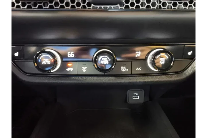 $27700 : Honda HR-V 2025 AWD Sport 4d image 7