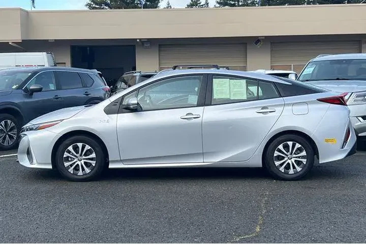 $26690 : Toyota Prius Prime 2022 LE 4 image 10