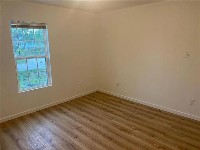 $700 : Charming 2 bed, 1 bath image 4