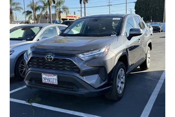 $25814 : Toyota RAV4 2024 LE 4dr SUV image 2