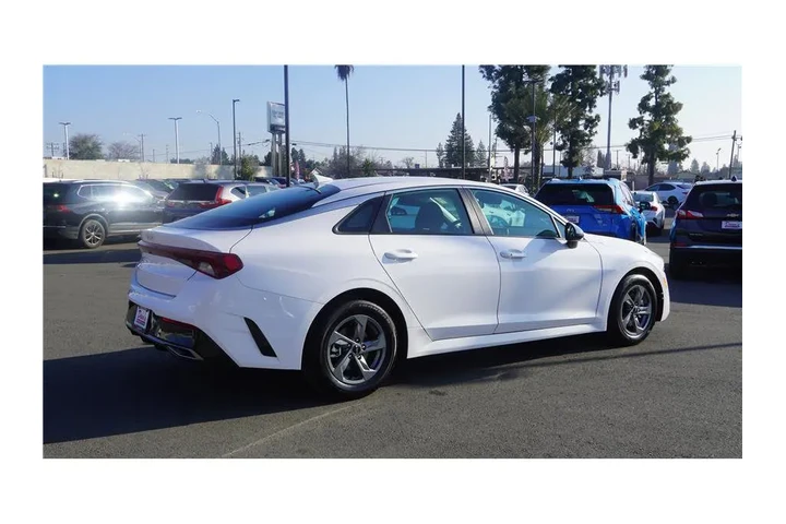 $18700 : 2023 K5 LXS image 6