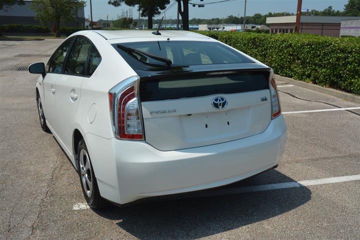 2013 Prius Four image 9