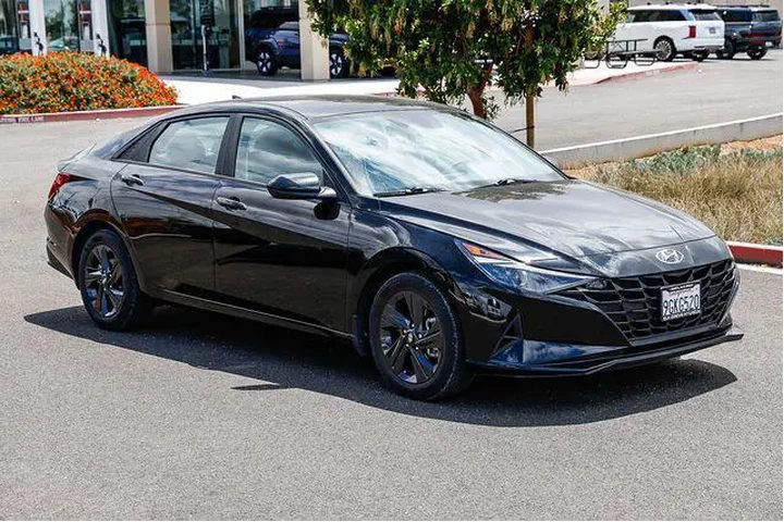 $18699 : Hyundai ELANTRA 2023 SEL 4dr image 4