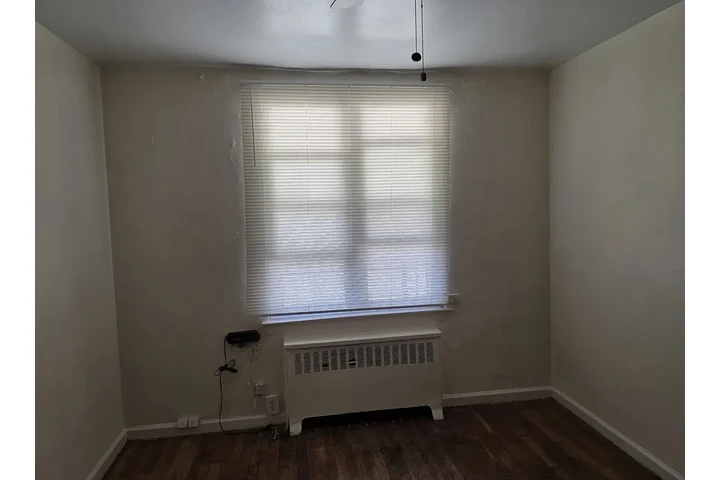 $1250 : Single occupant only image 2