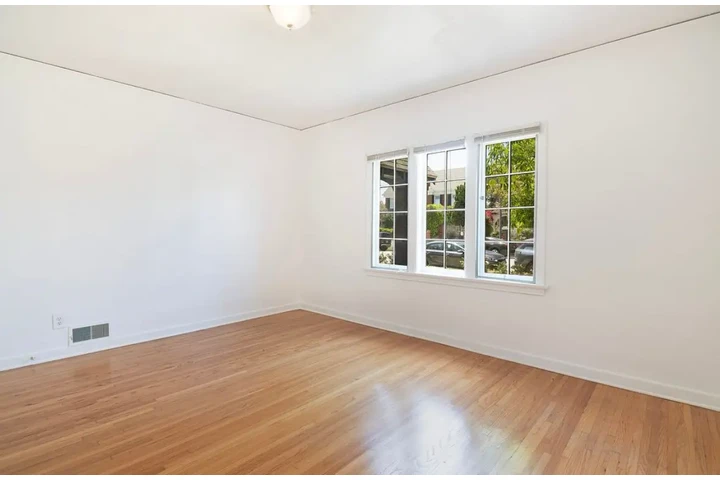 $2500 : 3BED/2BATH HOME IN SOUTH GATE image 6