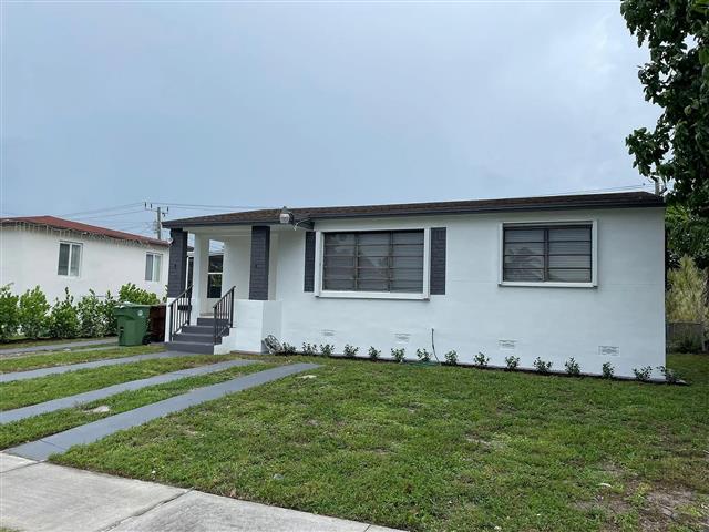 $800 : charming HOME ..Hialeah, FL image 7