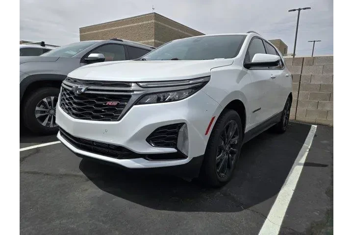 $27991 : Chevrolet Equinox 2023 4x4 R image 2