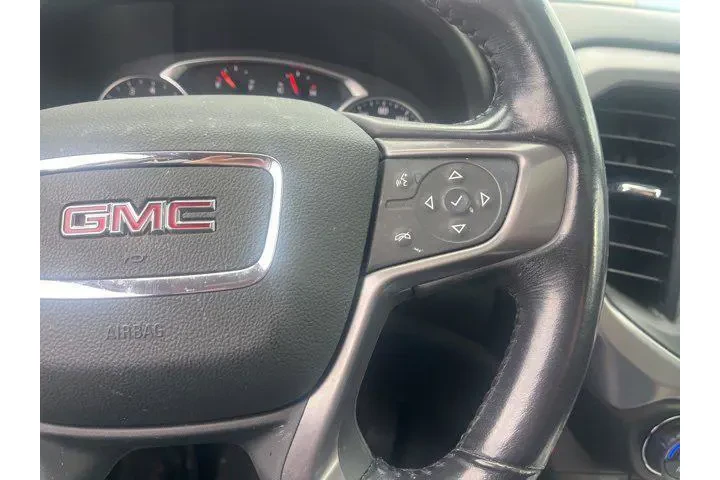 $25485 : GMC Acadia 2021 4x4 AT4 4dr image 8