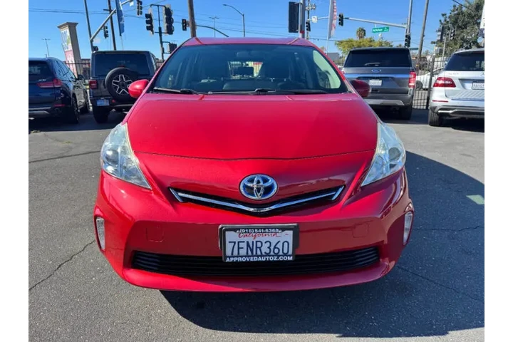 $12998 : 2014 Prius v Five image 4