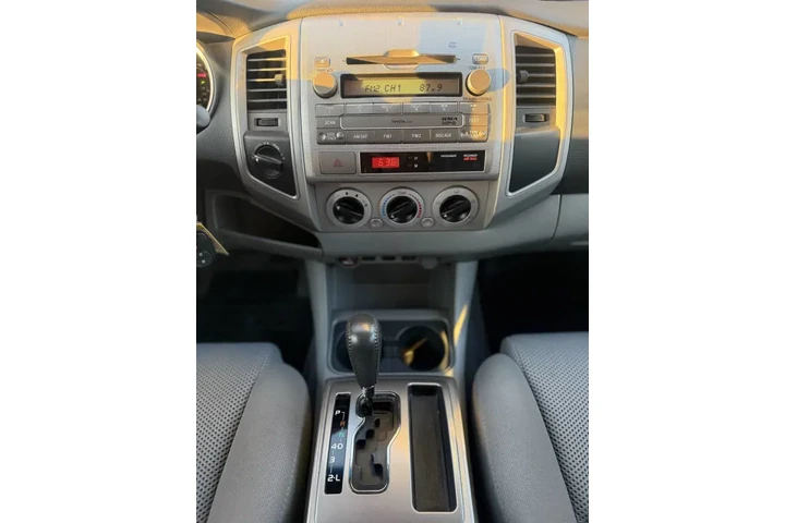 2011 Tacoma V6 image 7