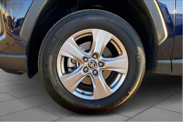 $29884 : Toyota RAV4 2025 XLE 4dr SUV image 8