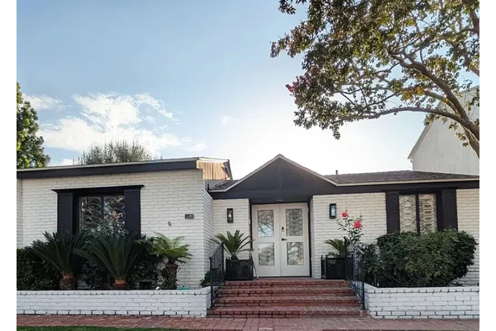 $2250 : Prime Beverly Hills Lease image 1
