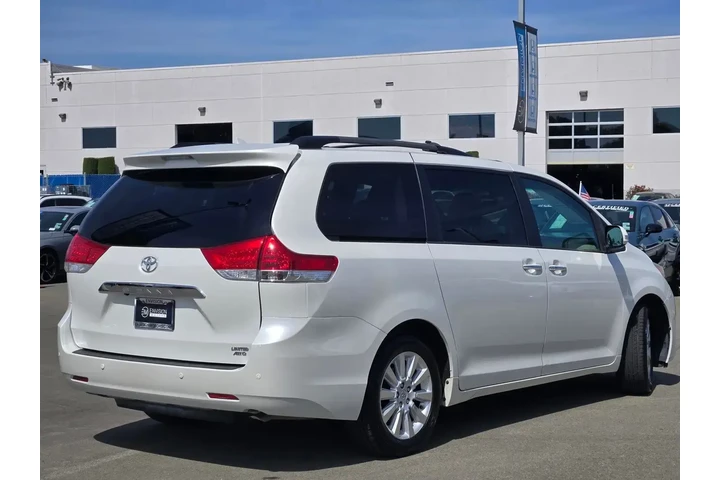 $19588 : Toyota Sienna 2014 AWD XLE 7 image 7