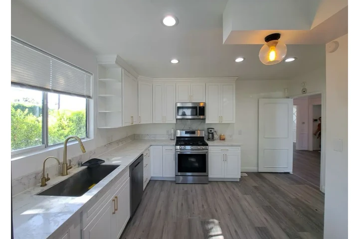$2500 : 3 bedroom house in South LA image 4