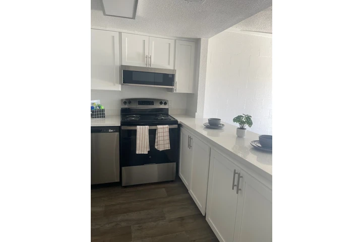 $1150 : The Glenn Apartments image 8