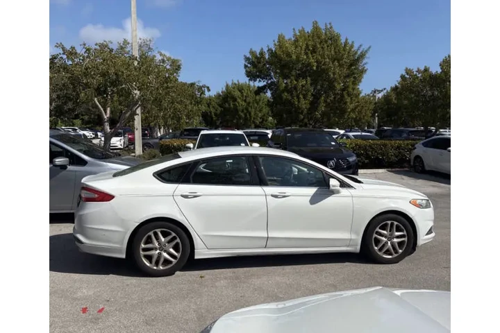 $5000 : 2013 Fusion SE image 6