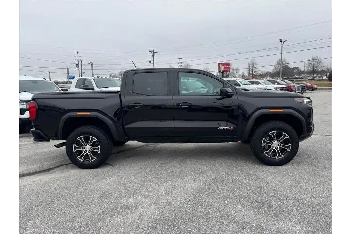 $39991 : GMC Canyon 2023 4x4 AT4 4dr image 2
