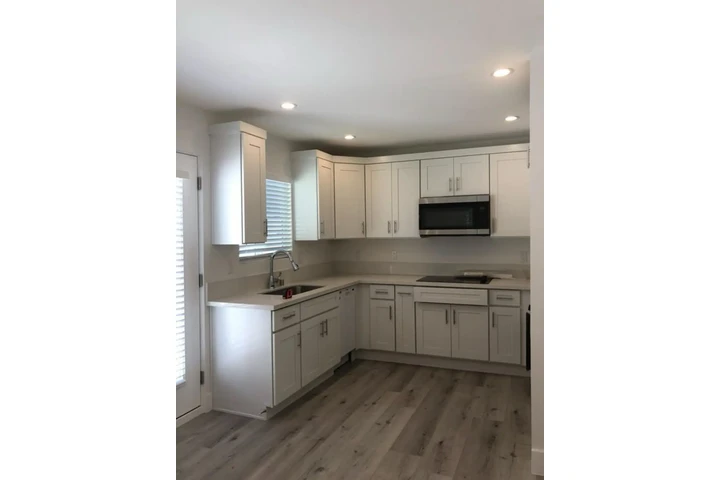 $1000 : A beautiful modern house!! image 2