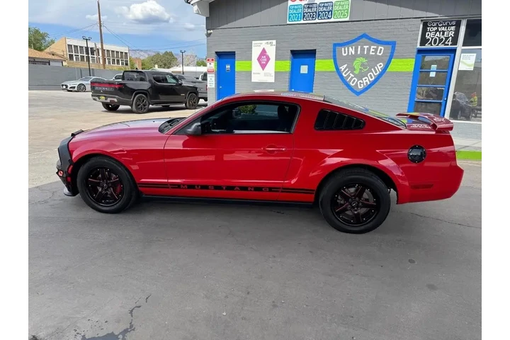 2005 Mustang V6 Deluxe Coupe image 8