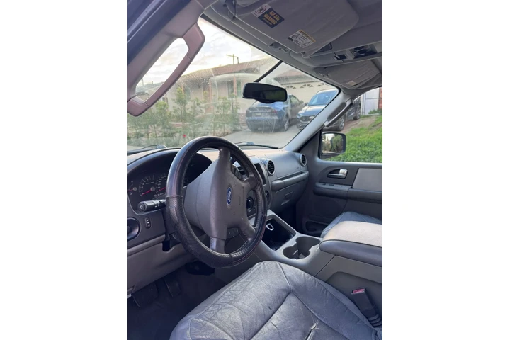 $2950 : Ford expedition 2004 (1 sueño) image 9