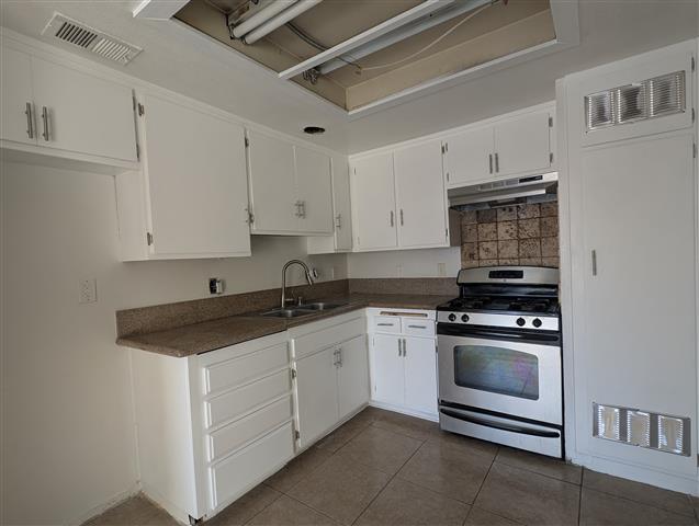 $2050 : North Hollywood 2Rec 1Bañ 2est image 1