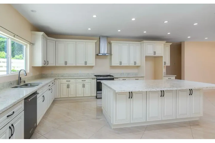 $3500 : 4Bed 3Bath Home in Los Angeles image 5