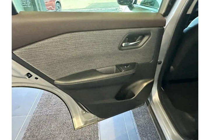 $18984 : Nissan Rogue 2023 SV 4dr Cro image 10