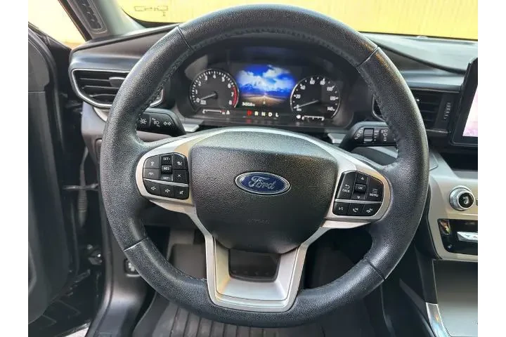 $27443 : Ford Explorer 2022 AWD XLT 4 image 10