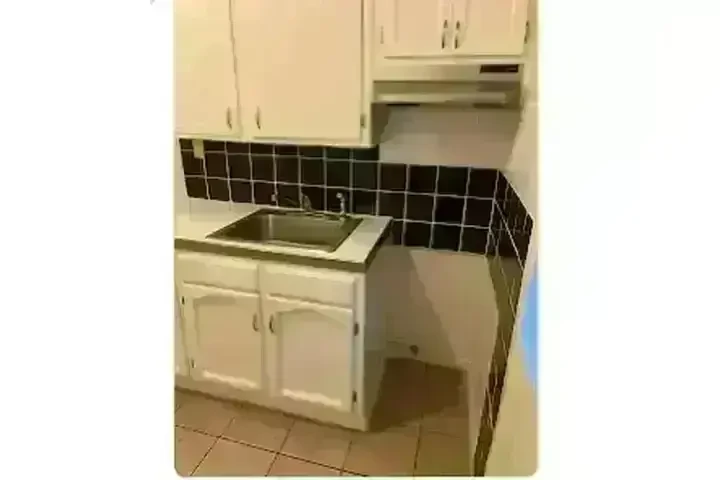 $1145 : L.A. FIGUEROA/ IMPERIAL  APTO image 2