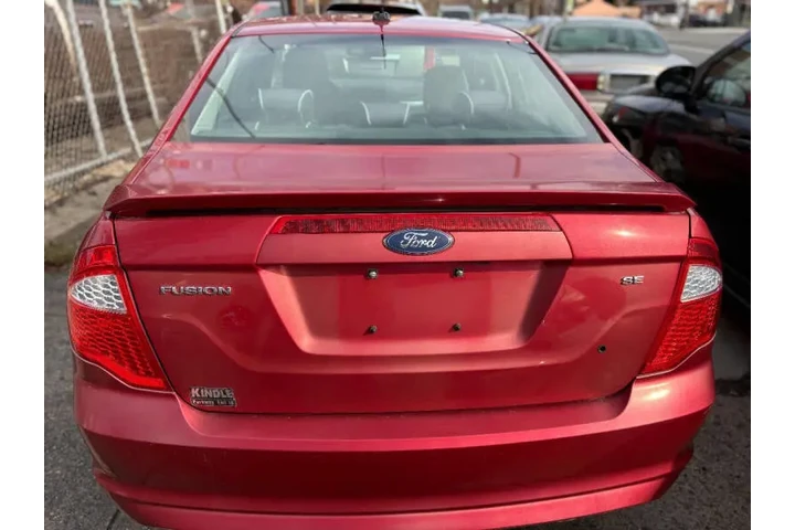 2010 Fusion SE image 6