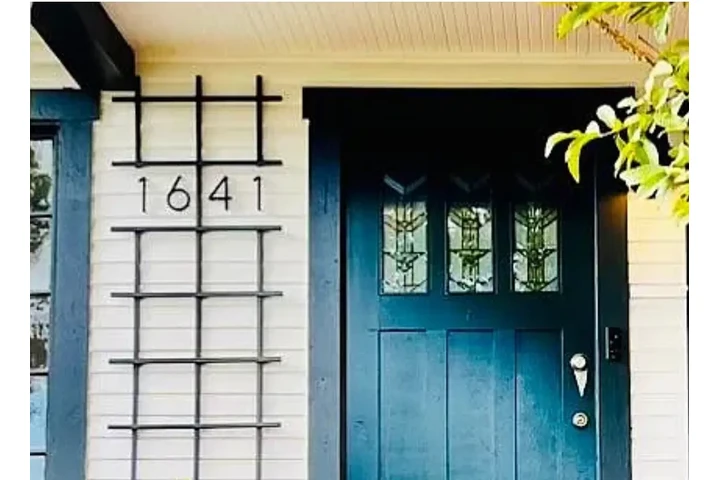 $1500 : Located in desirable Mid-City image 1