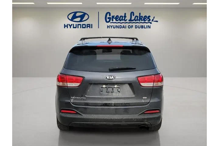 $11366 : Kia Sorento 2017 AWD LX 4dr image 4