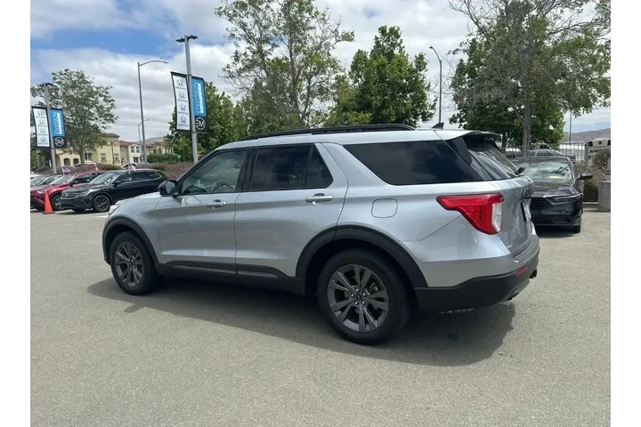 $29991 : Ford Explorer 2023 AWD XLT 4 image 4