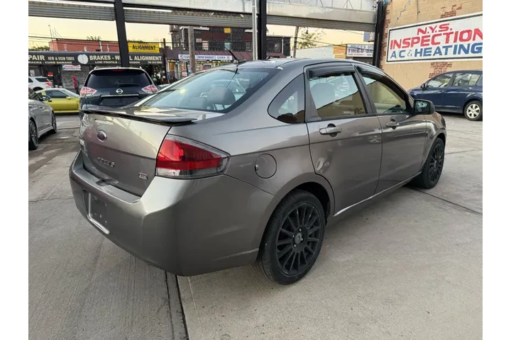 $6995 : 2010 Focus SES Sedan image 7