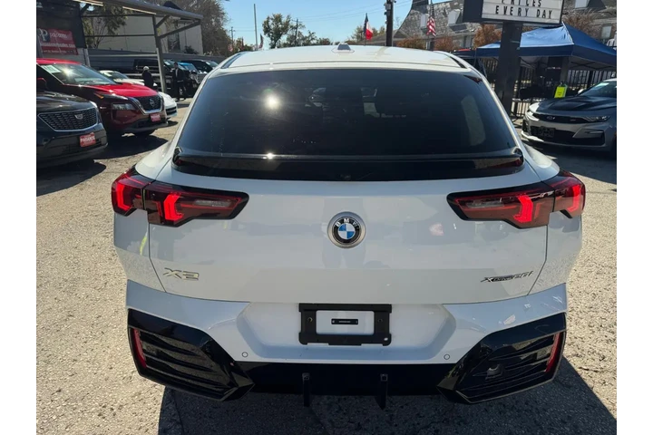 2025 BMW X2 xDrive28i image 5