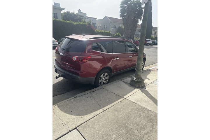 $2600 : Chevy traverse en venta image 2