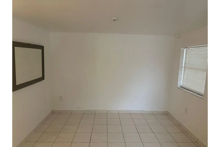 $1550 : Rentó Efficency image 1
