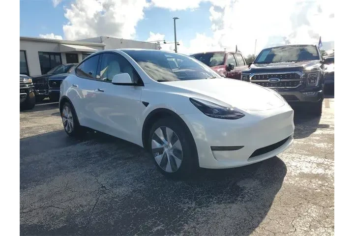 $32990 : Tesla Model Y 2024 AWD Long image 2