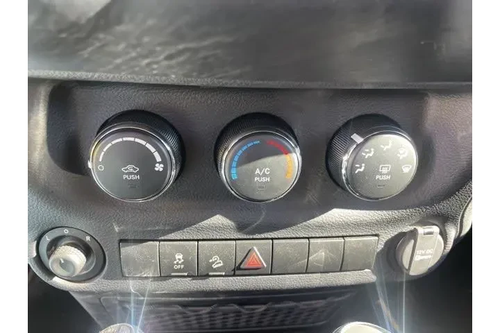 $18992 : Jeep Wrangler 2013 4x4 Sport image 9