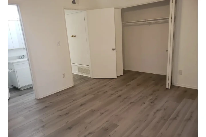 $2400 : Your dream house awaits you!!! image 4