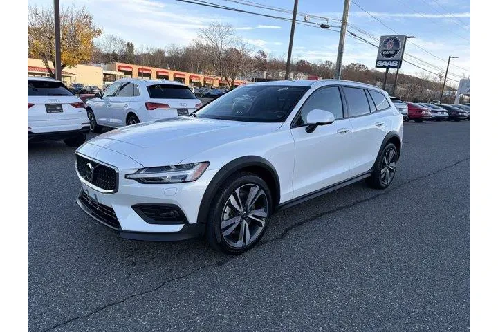 $36899 : Volvo V60 Cross Country 2024 image 3