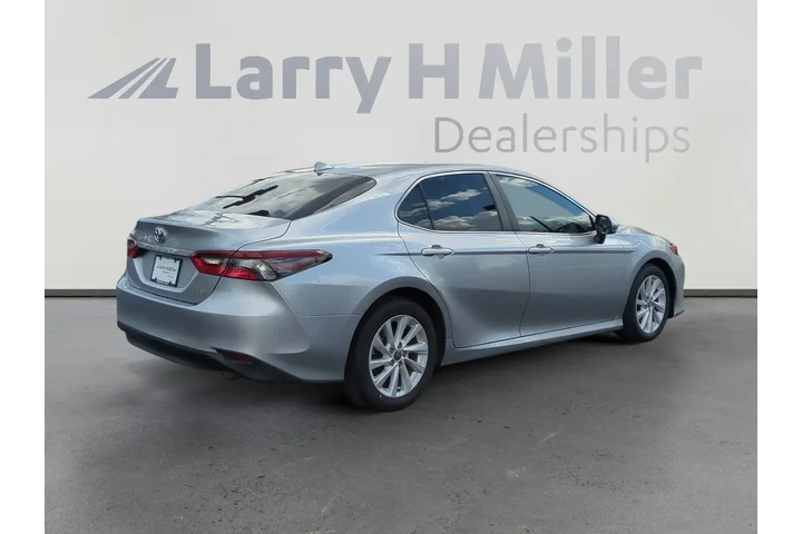 Toyota Camry 2022 LE 4dr Sed image 5