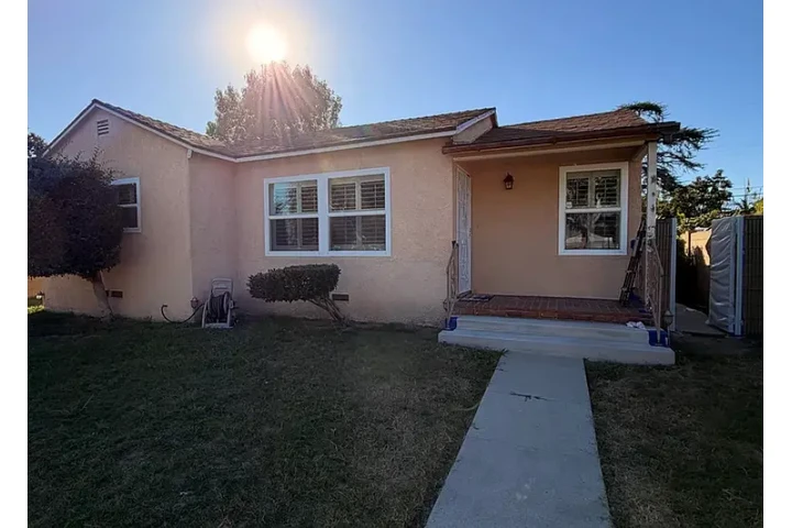 $1300 : *IMMEDIATE OCCUPANCY* image 1