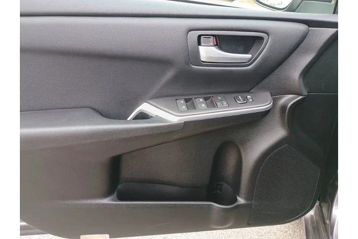 $13792 : Toyota Camry 2017 SE 4dr Sed image 10