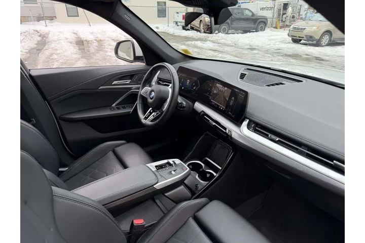 $37688 : BMW X1 2025 AWD xDrive28i 4d image 10