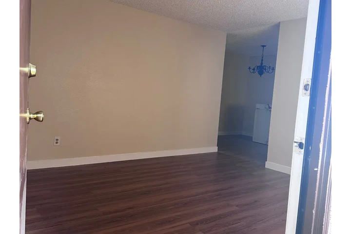 $1300 : 2 Bedroom 1 Bath Apartment image 2