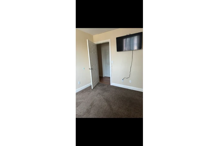 $850 : Rento Cuarto image 1