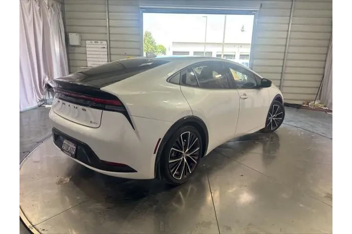 $27799 : Toyota Prius 2025 XLE 4dr Ha image 5